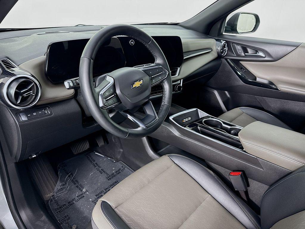 used 2025 Chevrolet Equinox car, priced at $29,495