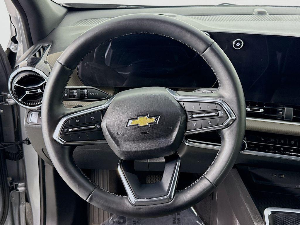 used 2025 Chevrolet Equinox car, priced at $29,495