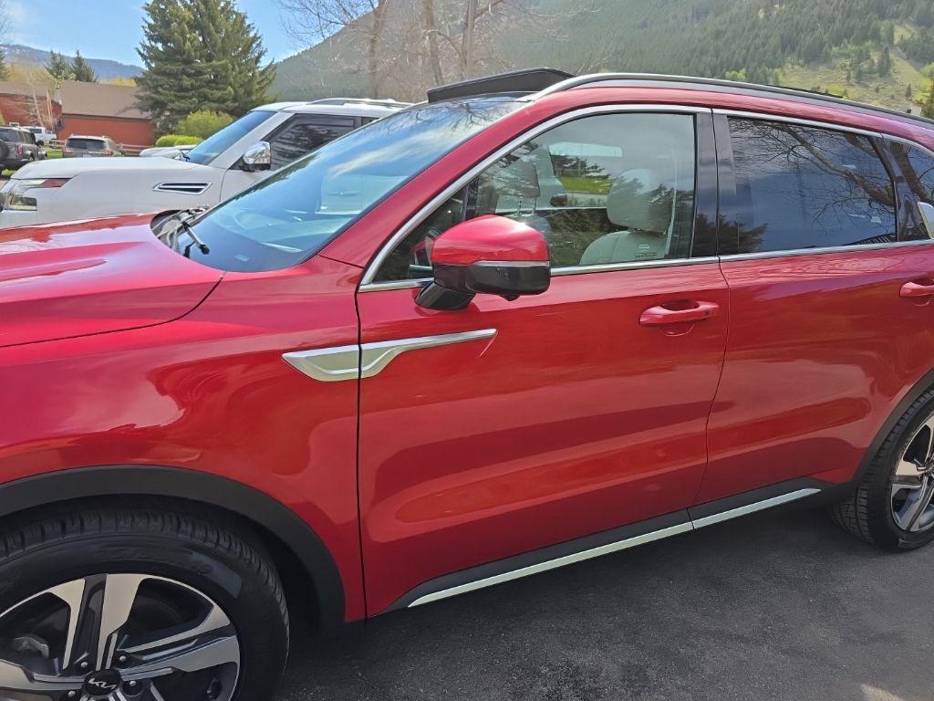 used 2022 Kia Sorento Plug-In Hybrid car, priced at $25,477