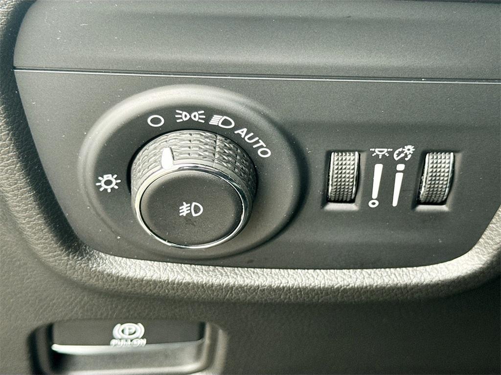 used 2022 Jeep Grand Cherokee car, priced at $32,467