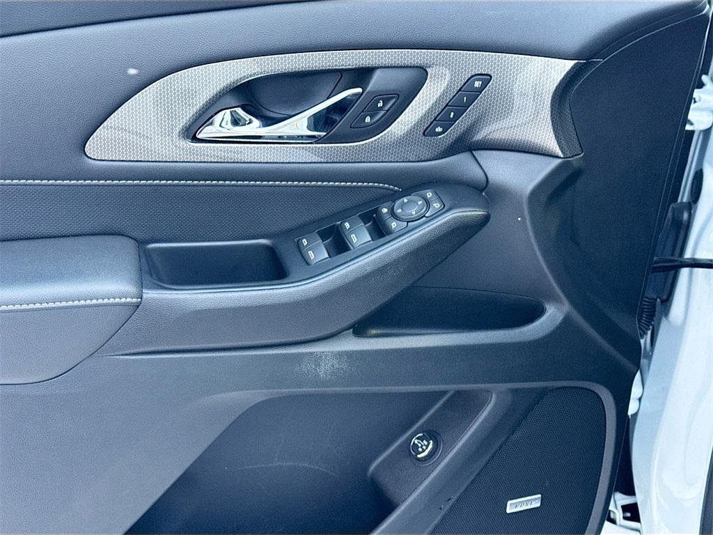 used 2023 Chevrolet Traverse car, priced at $32,264