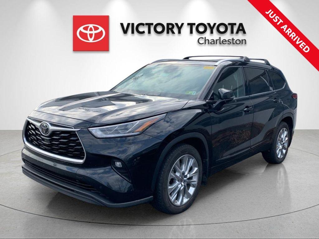 used 2023 Toyota Highlander car, priced at $37,499