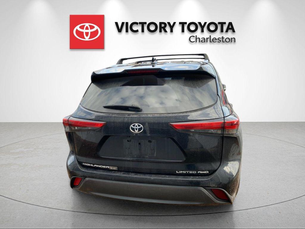 used 2023 Toyota Highlander car, priced at $37,499