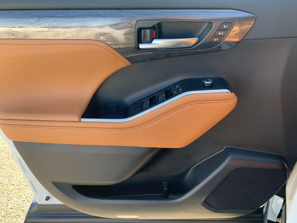 new 2026 Toyota Highlander Hybrid car, priced at $59,946