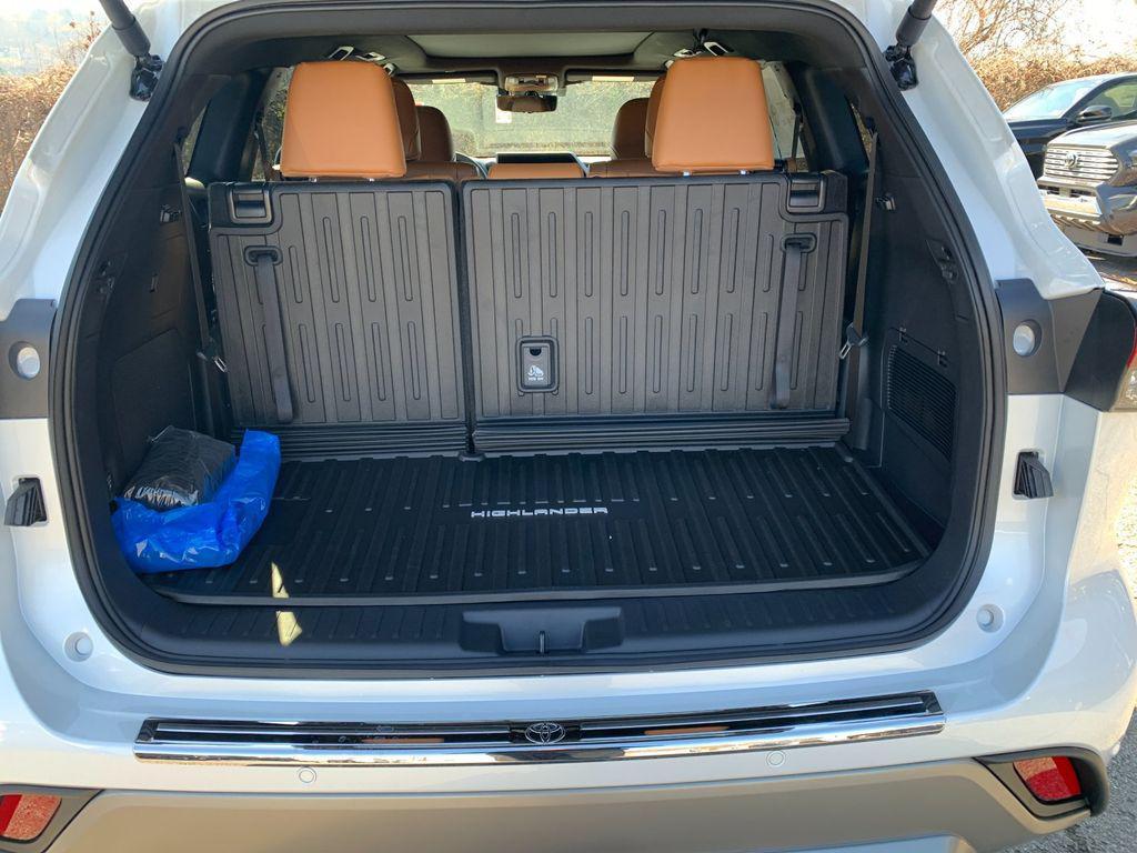 new 2026 Toyota Highlander Hybrid car, priced at $59,946