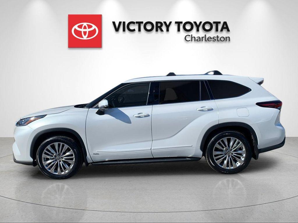 new 2026 Toyota Highlander Hybrid car, priced at $59,946