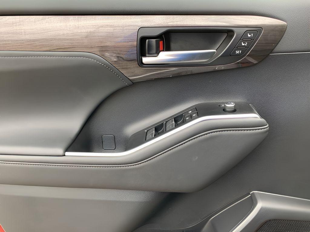 new 2026 Toyota Highlander car, priced at $53,707