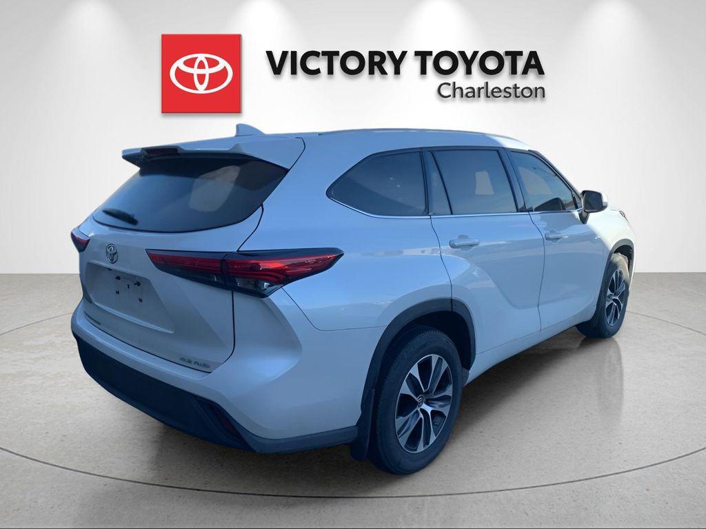 used 2022 Toyota Highlander car, priced at $33,799