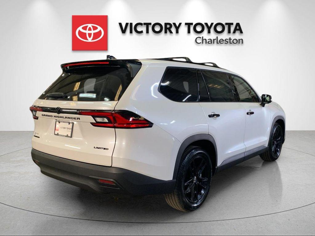 new 2026 Toyota Highlander Hybrid car, priced at $59,817