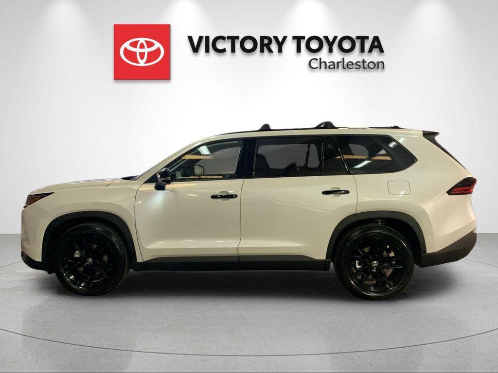 new 2026 Toyota Highlander Hybrid car, priced at $59,817