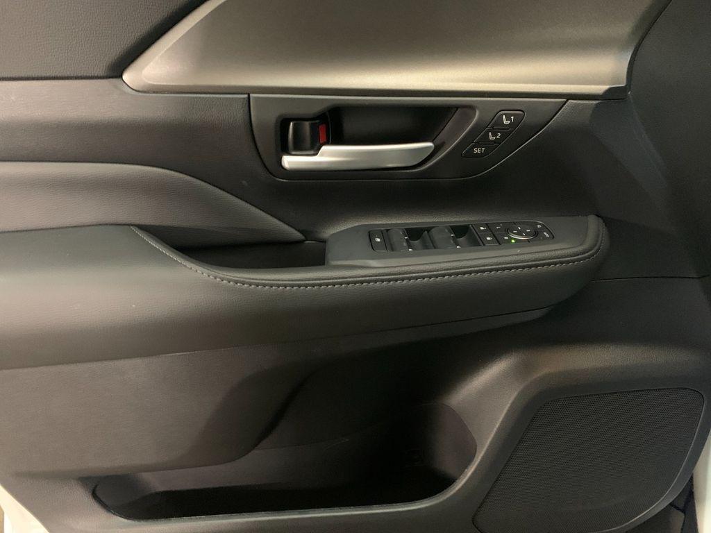 new 2026 Toyota Highlander Hybrid car, priced at $59,817