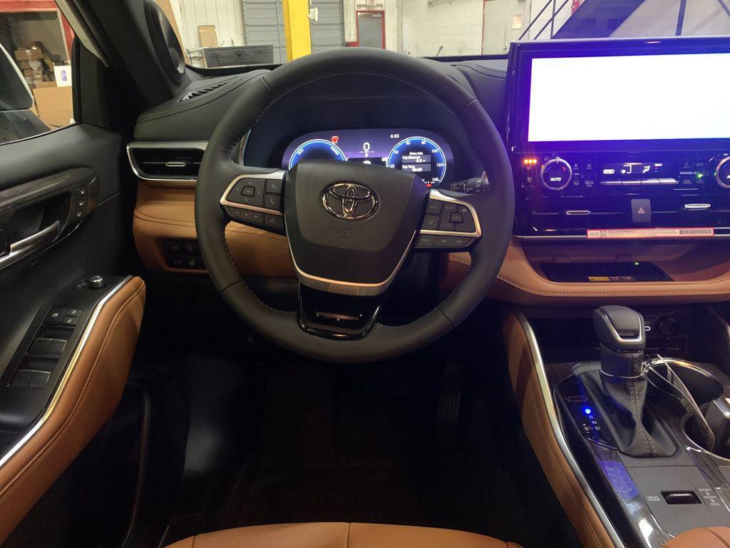 new 2026 Toyota Highlander Hybrid car, priced at $58,622