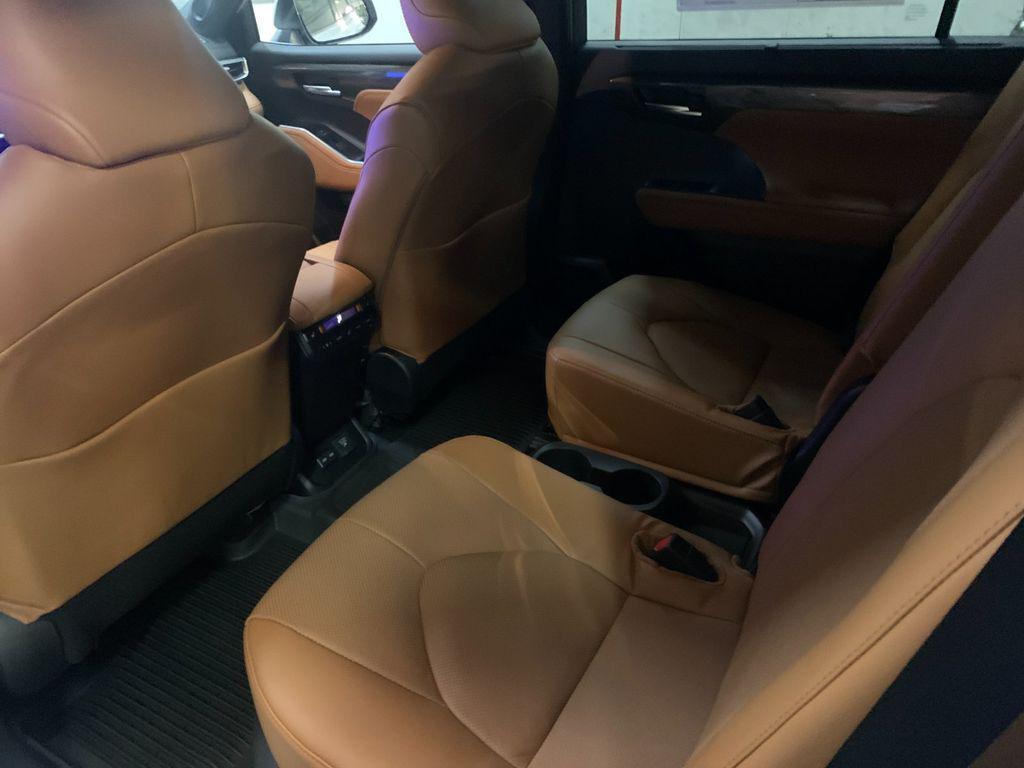 new 2026 Toyota Highlander Hybrid car, priced at $58,622