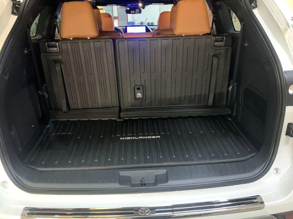 new 2026 Toyota Highlander Hybrid car, priced at $58,622