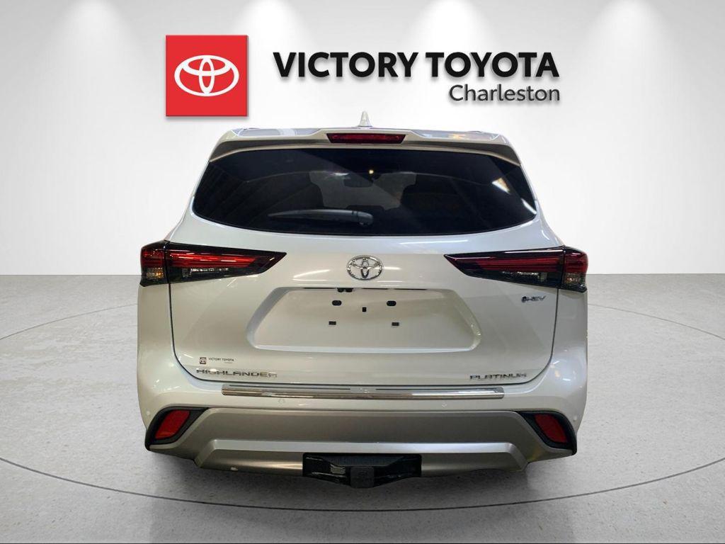 new 2026 Toyota Highlander Hybrid car, priced at $58,622