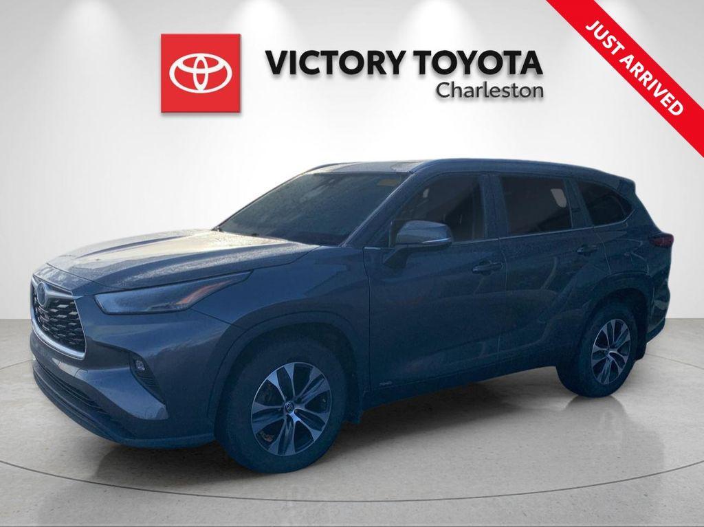 used 2023 Toyota Highlander Hybrid car, priced at $39,276