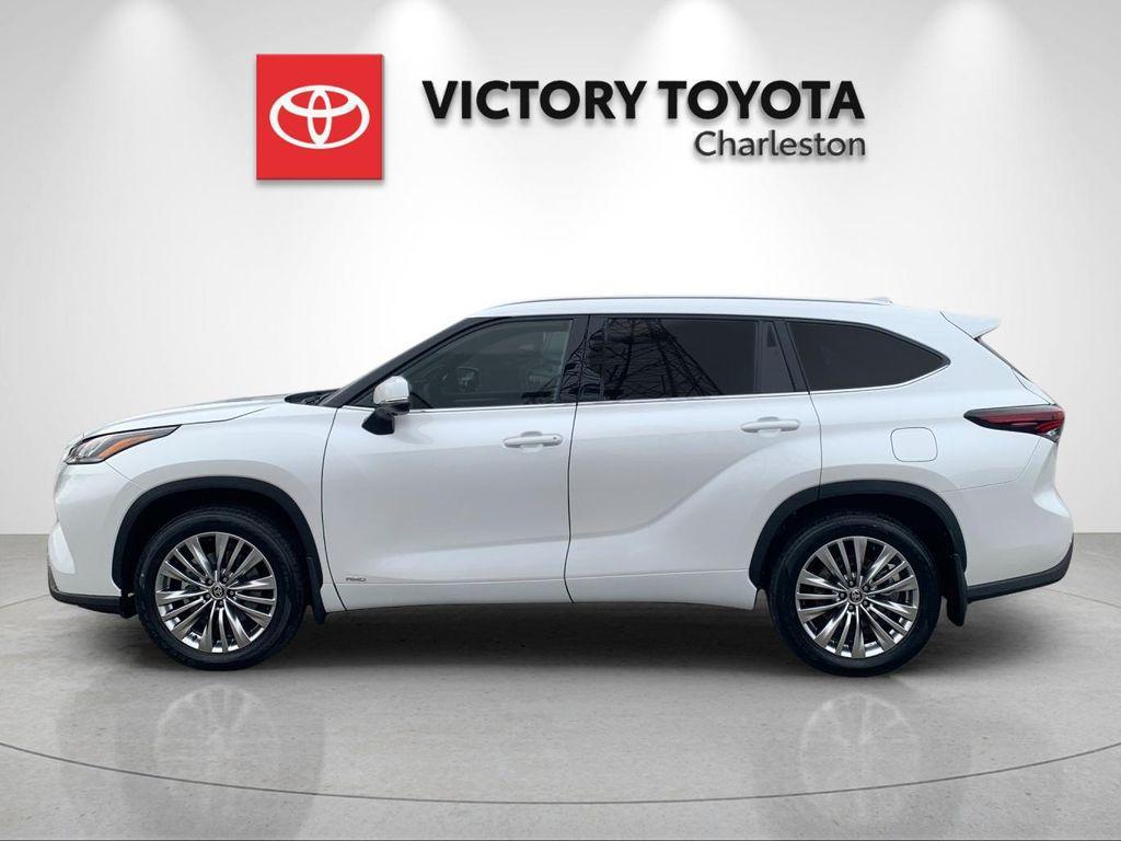 new 2026 Toyota Highlander Hybrid car, priced at $58,092