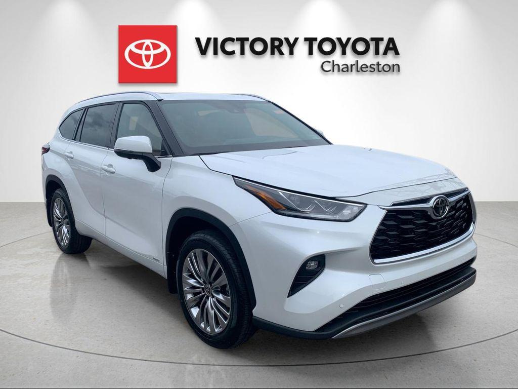 new 2026 Toyota Highlander Hybrid car, priced at $58,092
