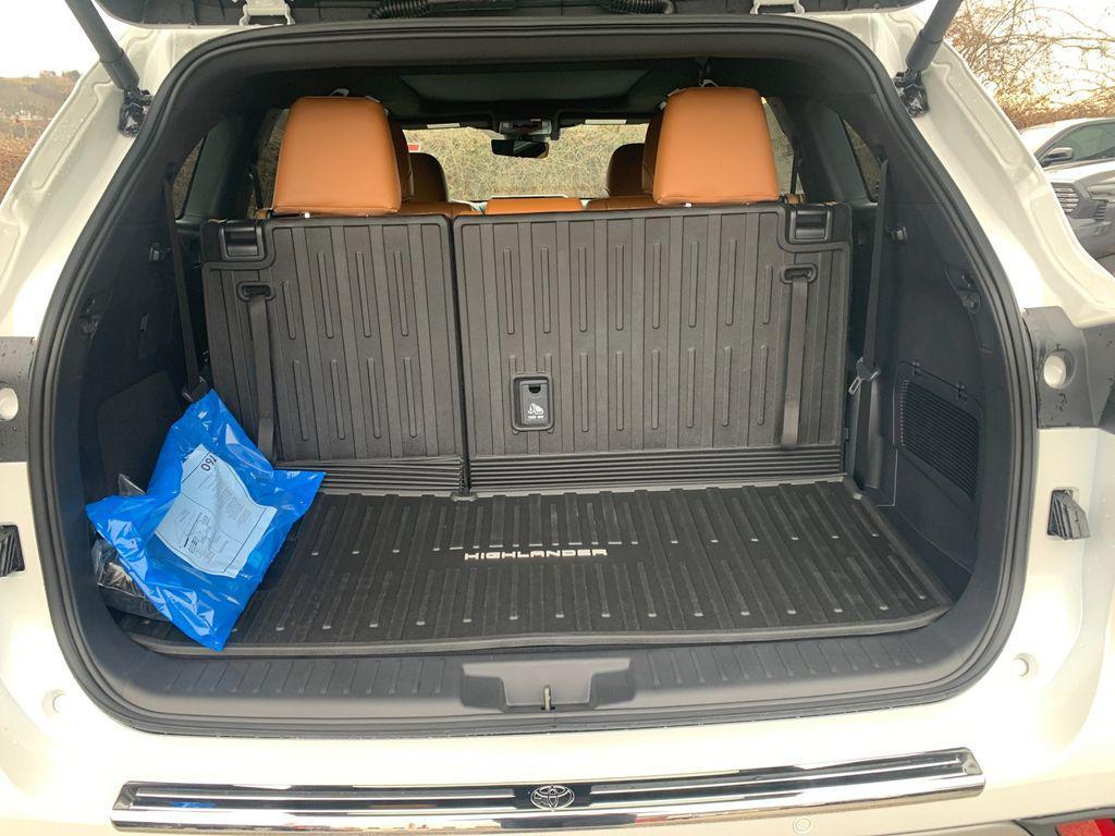 new 2026 Toyota Highlander Hybrid car, priced at $58,092