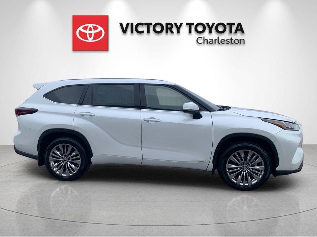 new 2026 Toyota Highlander Hybrid car, priced at $58,092