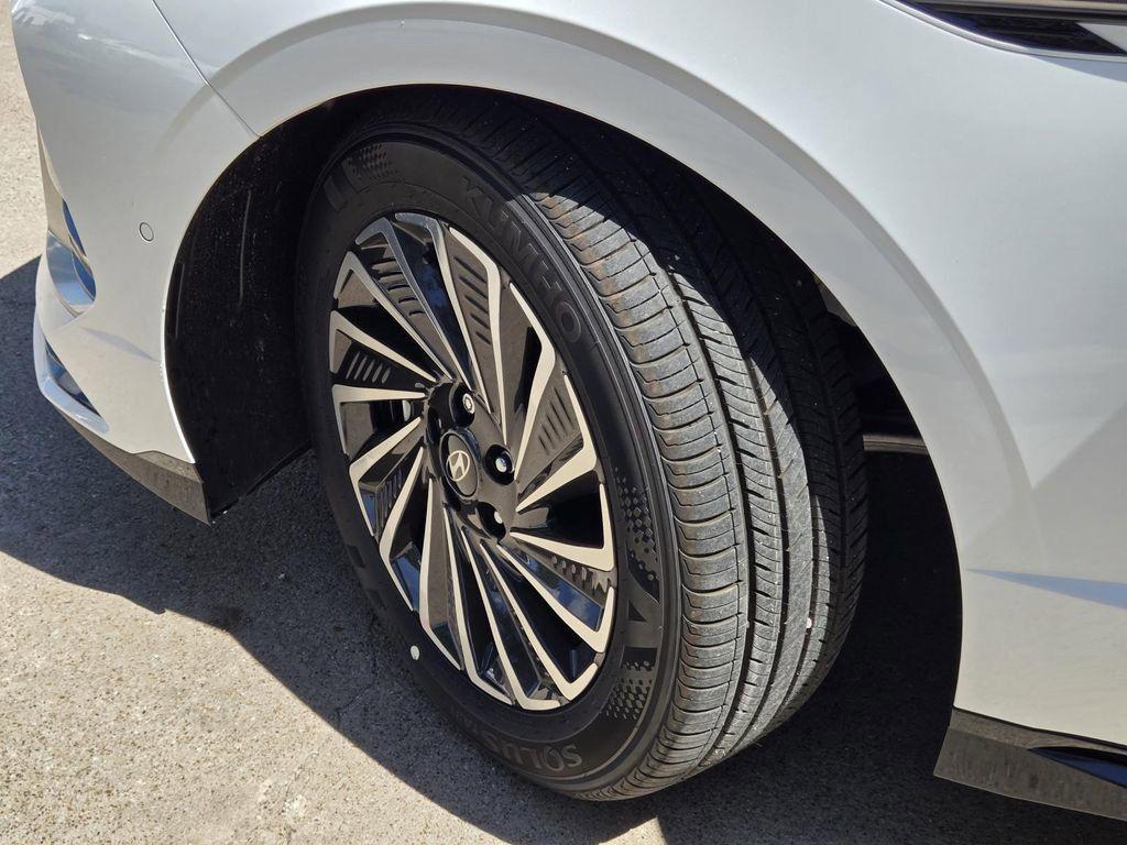 new 2025 Hyundai Sonata Hybrid car, priced at $37,368
