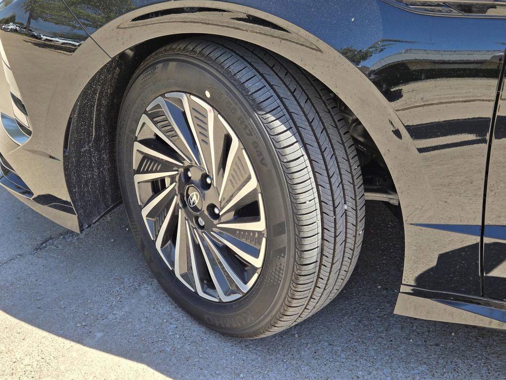 new 2025 Hyundai Sonata Hybrid car, priced at $28,999