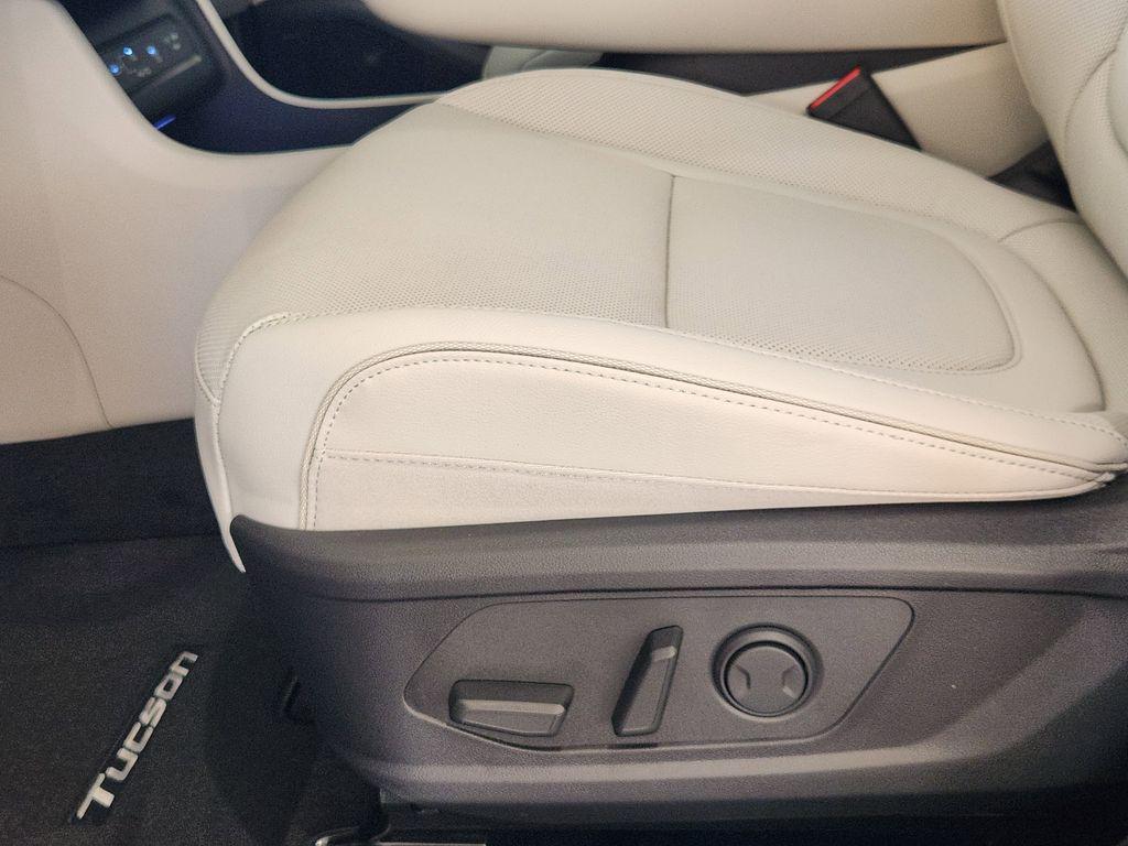 new 2026 Hyundai TUCSON Hybrid car, priced at $43,684