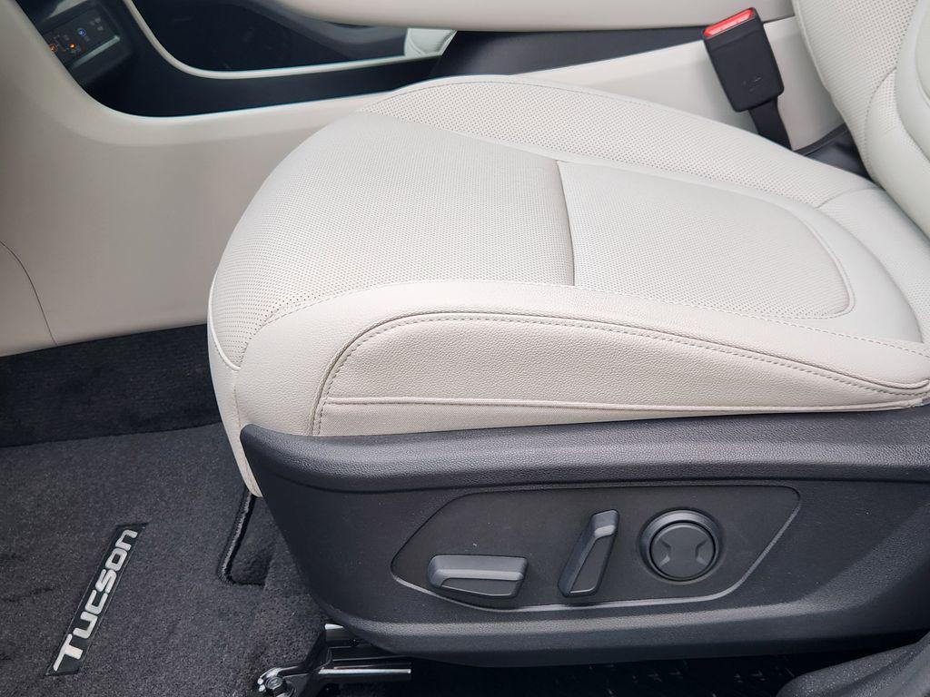 new 2026 Hyundai TUCSON Hybrid car, priced at $43,684