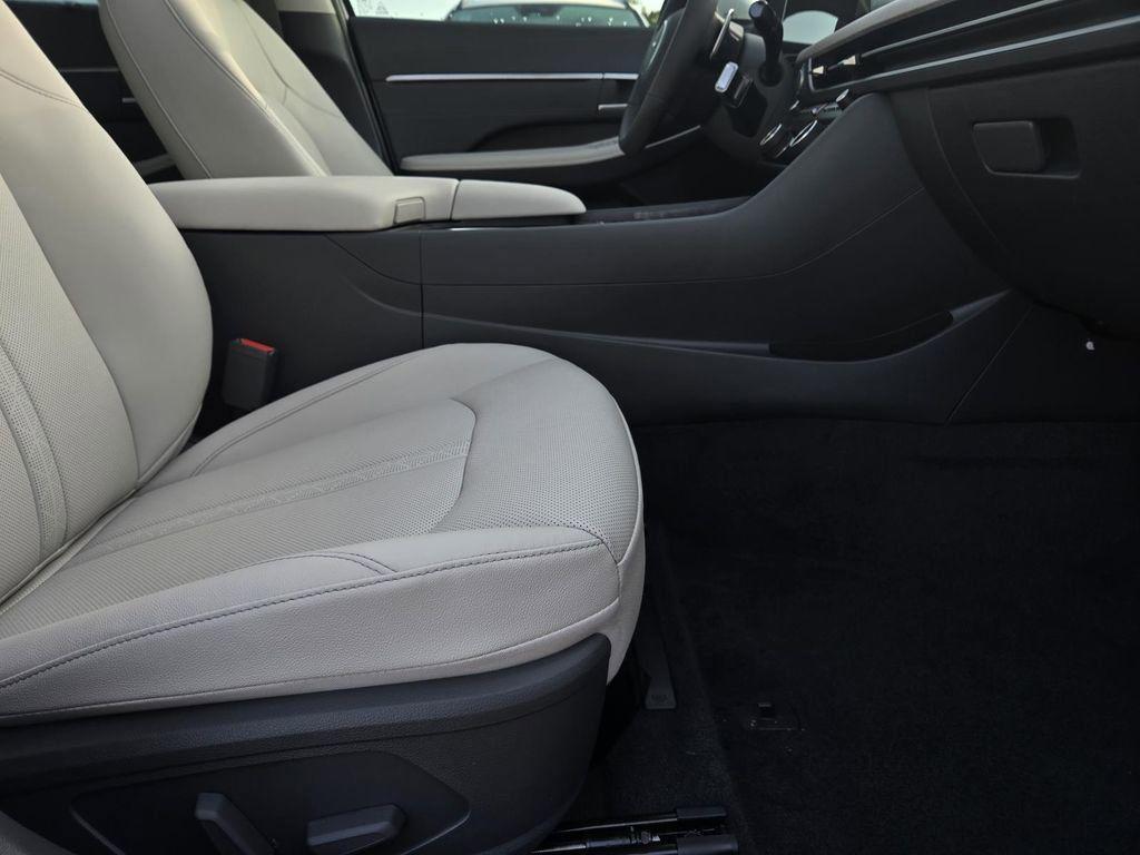 new 2025 Hyundai Sonata Hybrid car, priced at $36,808
