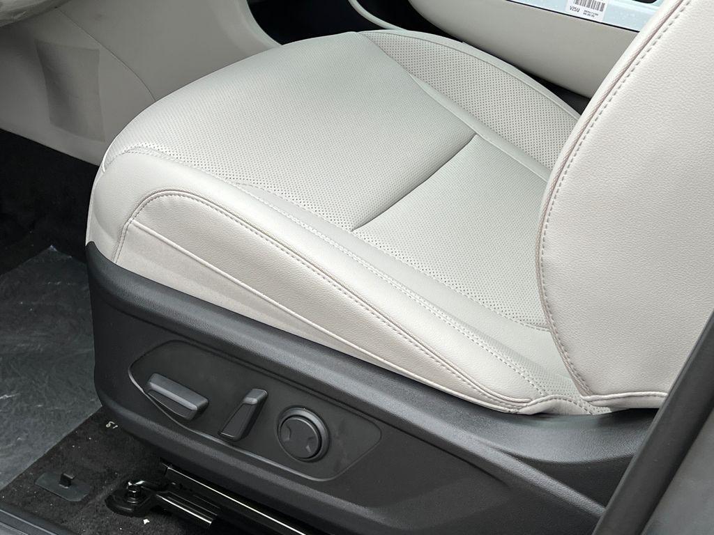 new 2026 Hyundai TUCSON Hybrid car, priced at $42,450