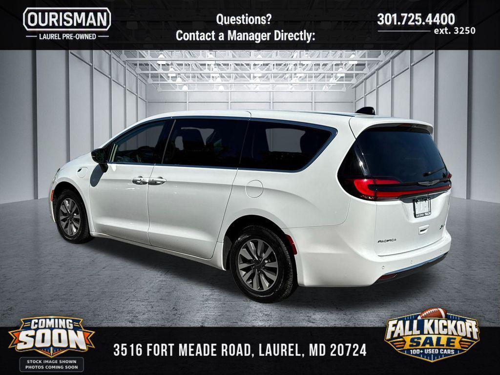 used 2024 Chrysler Pacifica Hybrid car, priced at $25,088