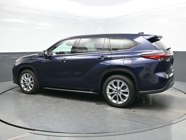 used 2021 Toyota Highlander car, priced at $31,214