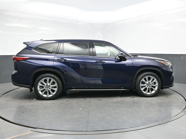 used 2021 Toyota Highlander car, priced at $31,214