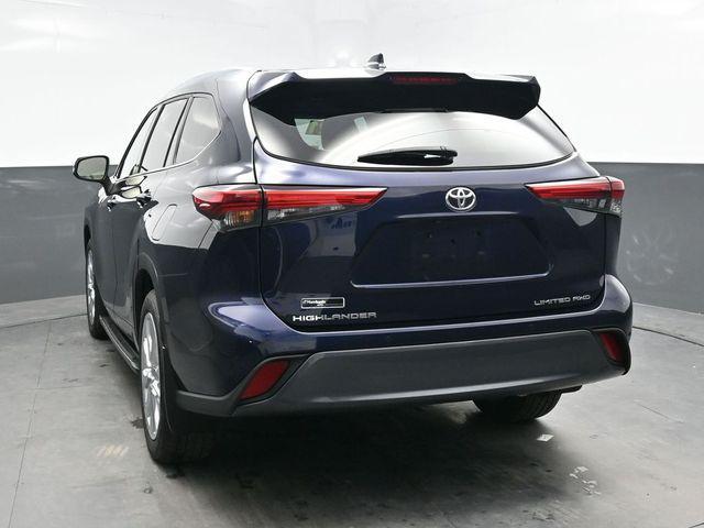 used 2021 Toyota Highlander car, priced at $31,214