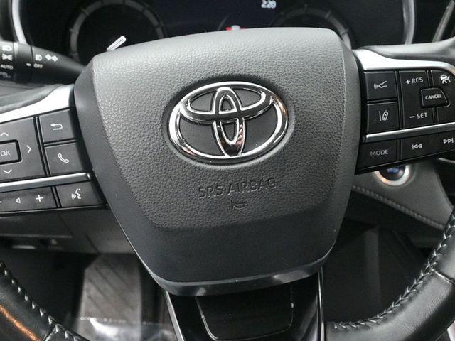 used 2021 Toyota Highlander car, priced at $31,214
