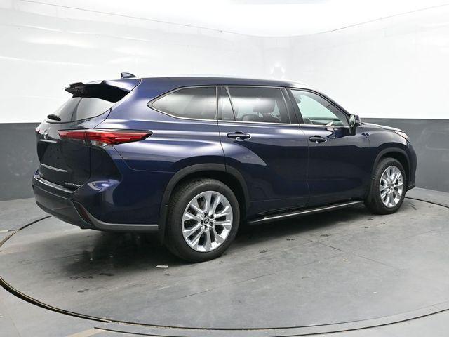 used 2021 Toyota Highlander car, priced at $31,214