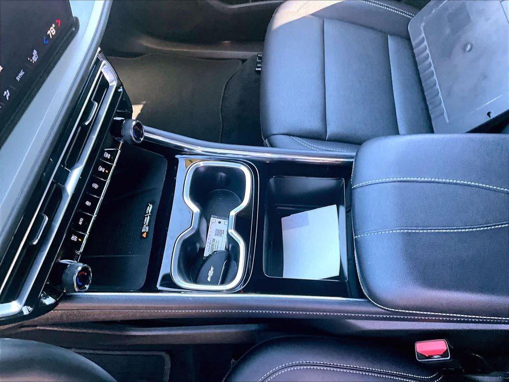 used 2025 Chevrolet Traverse car, priced at $36,997