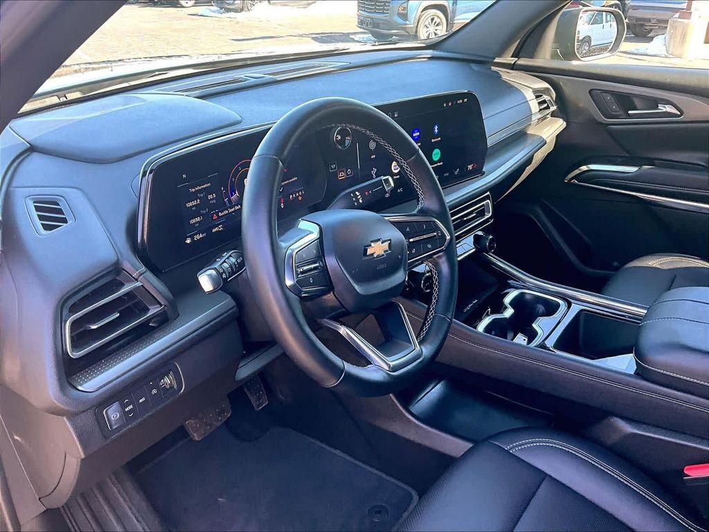 used 2025 Chevrolet Traverse car, priced at $36,997