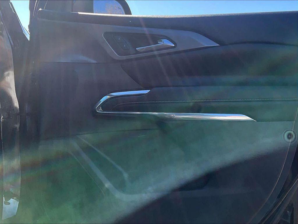 used 2025 Chevrolet Traverse car, priced at $36,997