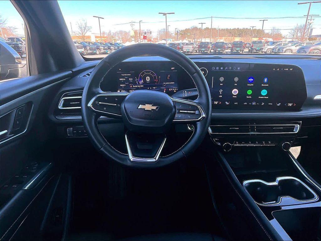 used 2025 Chevrolet Traverse car, priced at $36,997