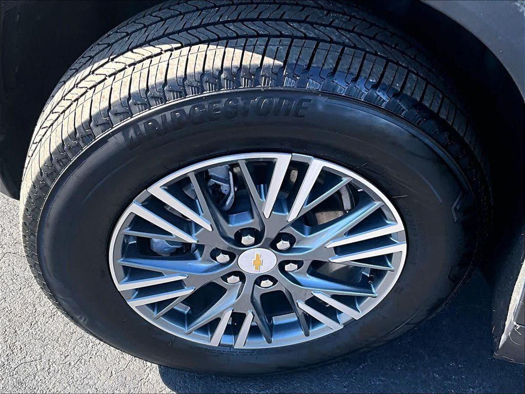 used 2025 Chevrolet Traverse car, priced at $36,997