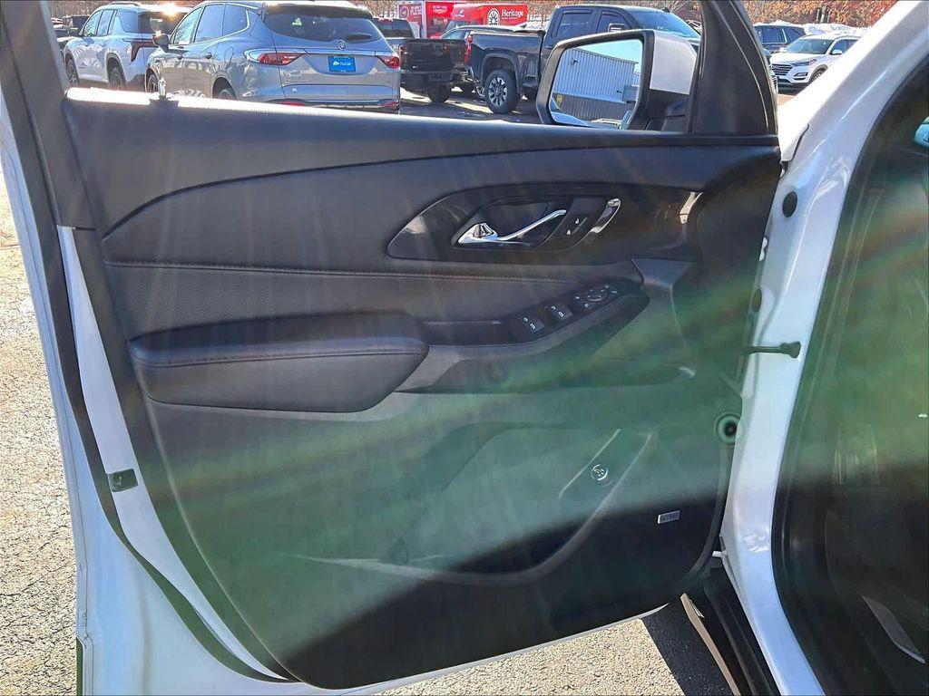 used 2023 Chevrolet Traverse car, priced at $34,698