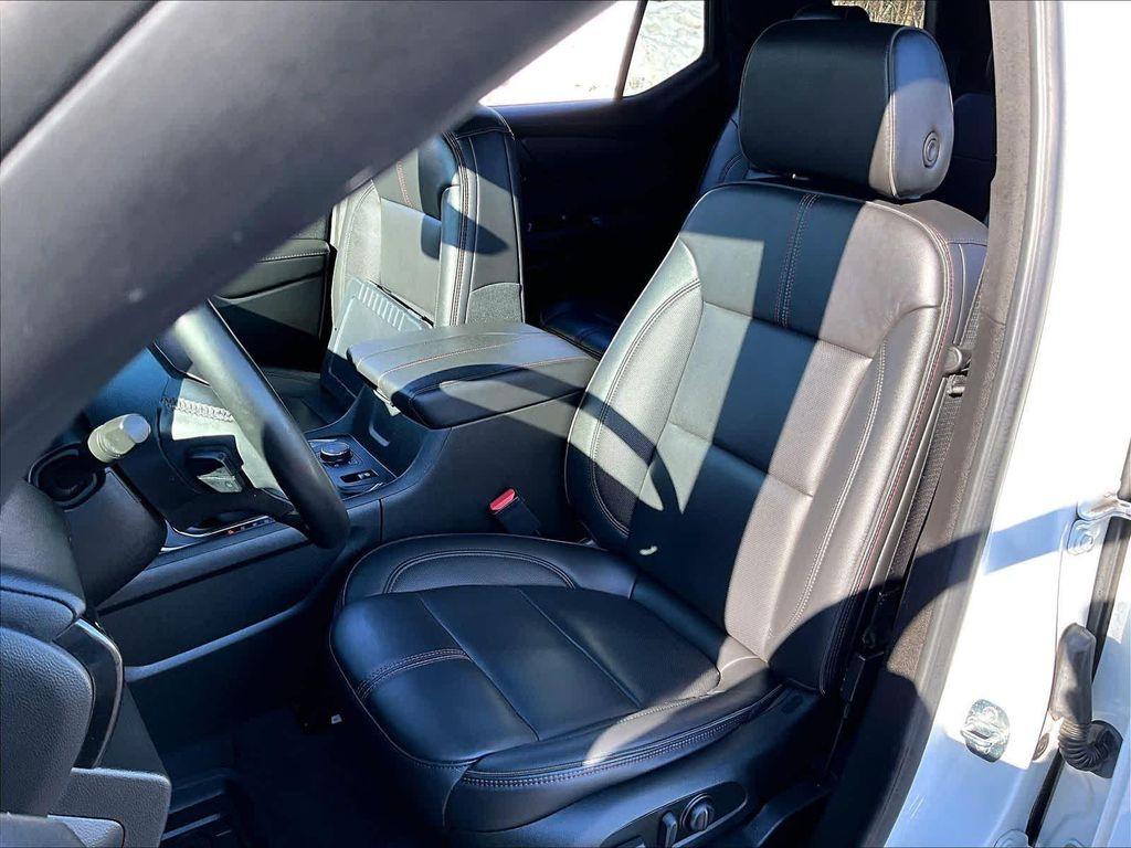 used 2023 Chevrolet Traverse car, priced at $34,698