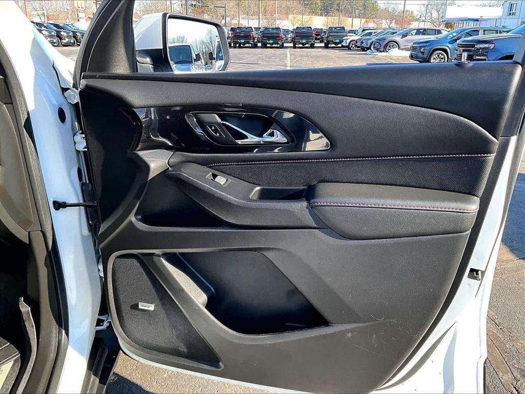 used 2023 Chevrolet Traverse car, priced at $34,698