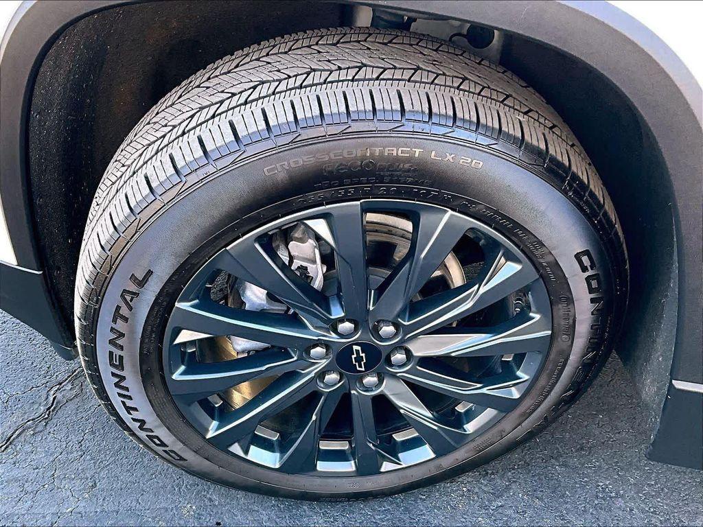 used 2023 Chevrolet Traverse car, priced at $34,698