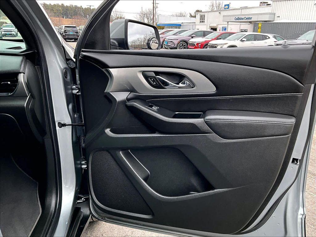 used 2023 Chevrolet Traverse car, priced at $29,620