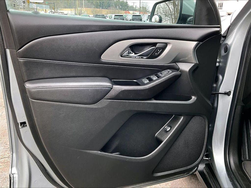 used 2023 Chevrolet Traverse car, priced at $29,620
