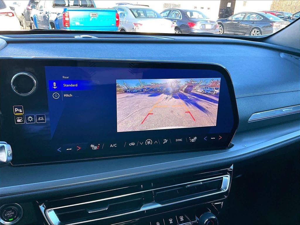 used 2025 Chevrolet Traverse car, priced at $35,990