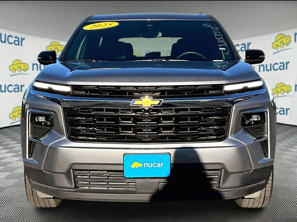 used 2025 Chevrolet Traverse car, priced at $35,990
