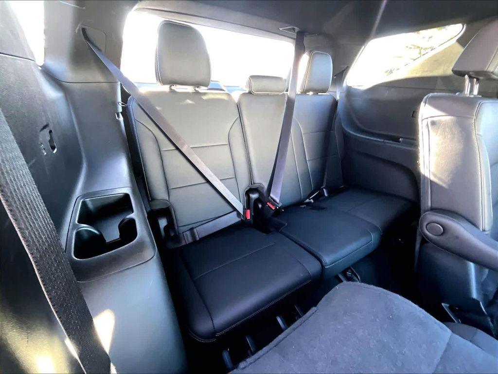 used 2025 Chevrolet Traverse car, priced at $35,990